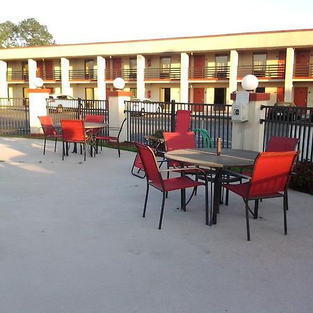 New Valdosta Inn And Suites Екстер'єр фото
