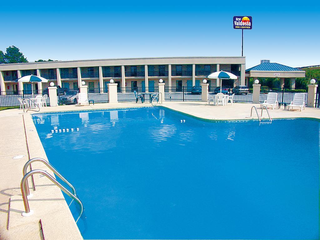 New Valdosta Inn And Suites Екстер'єр фото