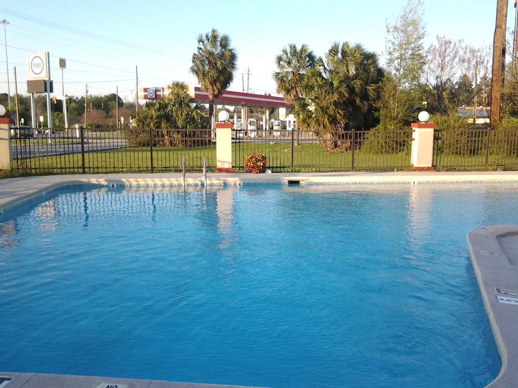 New Valdosta Inn And Suites Екстер'єр фото